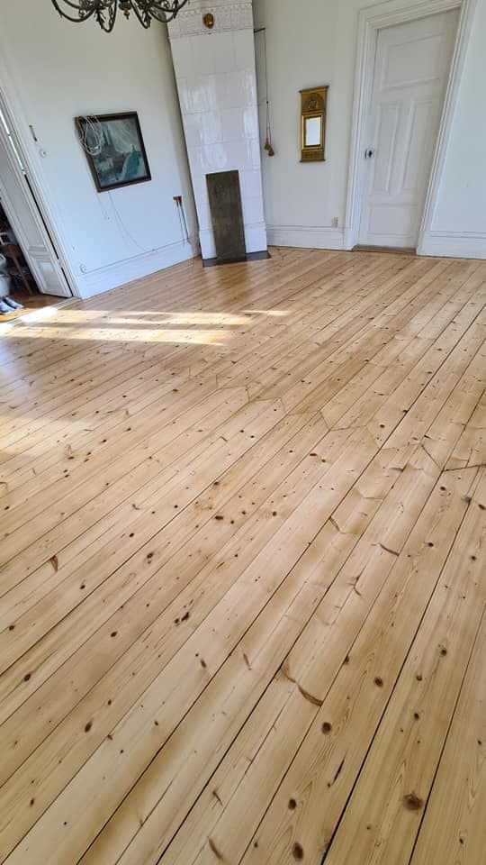 Slipat och lackat golv